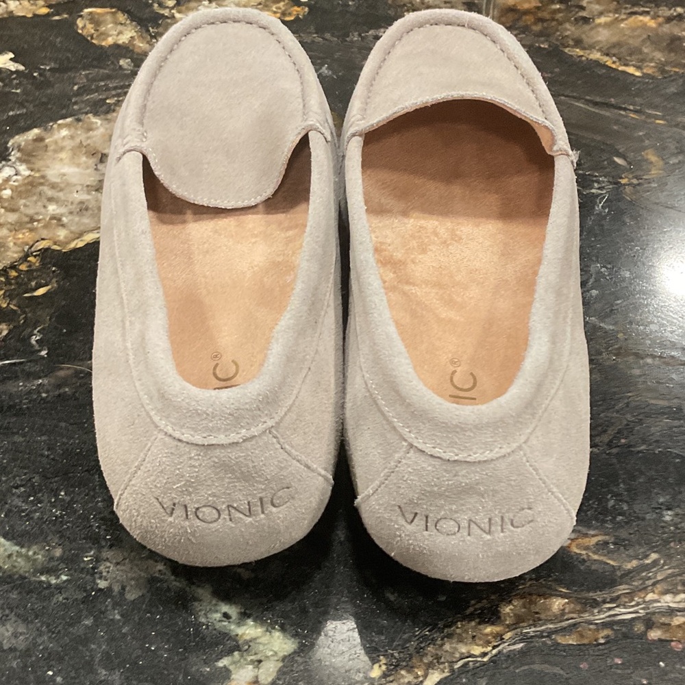 Vionic Debbie Women's Suede Loafers in Light Gray 8.5 - Picture 2 of 9